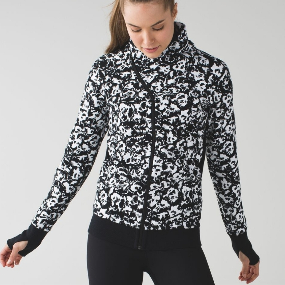 Lululemon cozy cuddle up fleur Sombre black white size 8